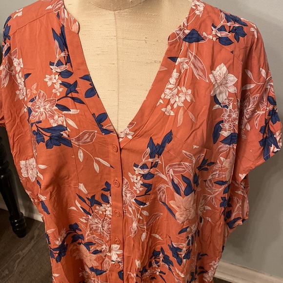 NEW torrid 3X button down floral shirt - Picture 3 of 9